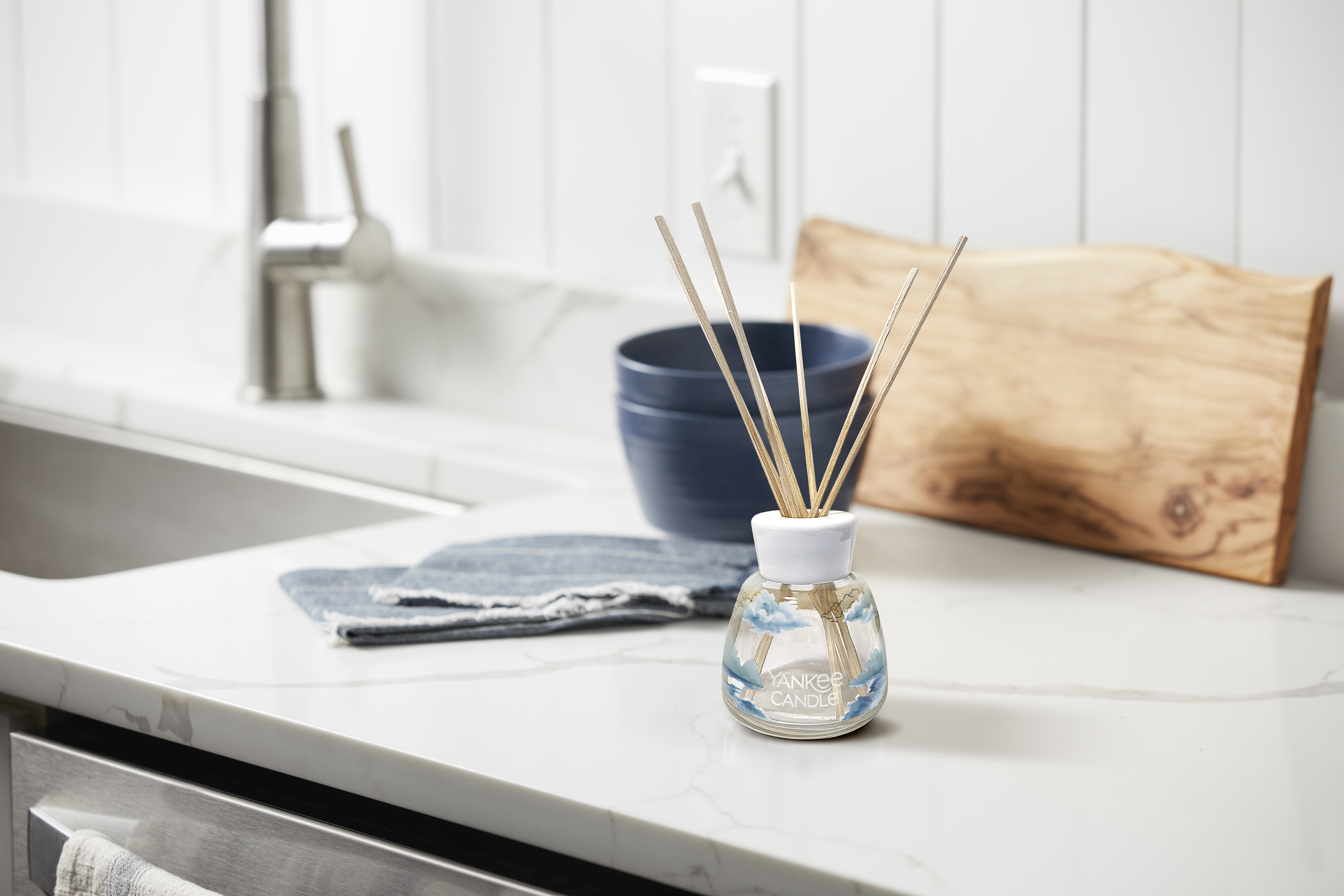 Ocean Air Signature Reed Diffuser Yankee Candle, Blue, 7.9cm X 7.9cm X 24.1cm , Fresh & Clean