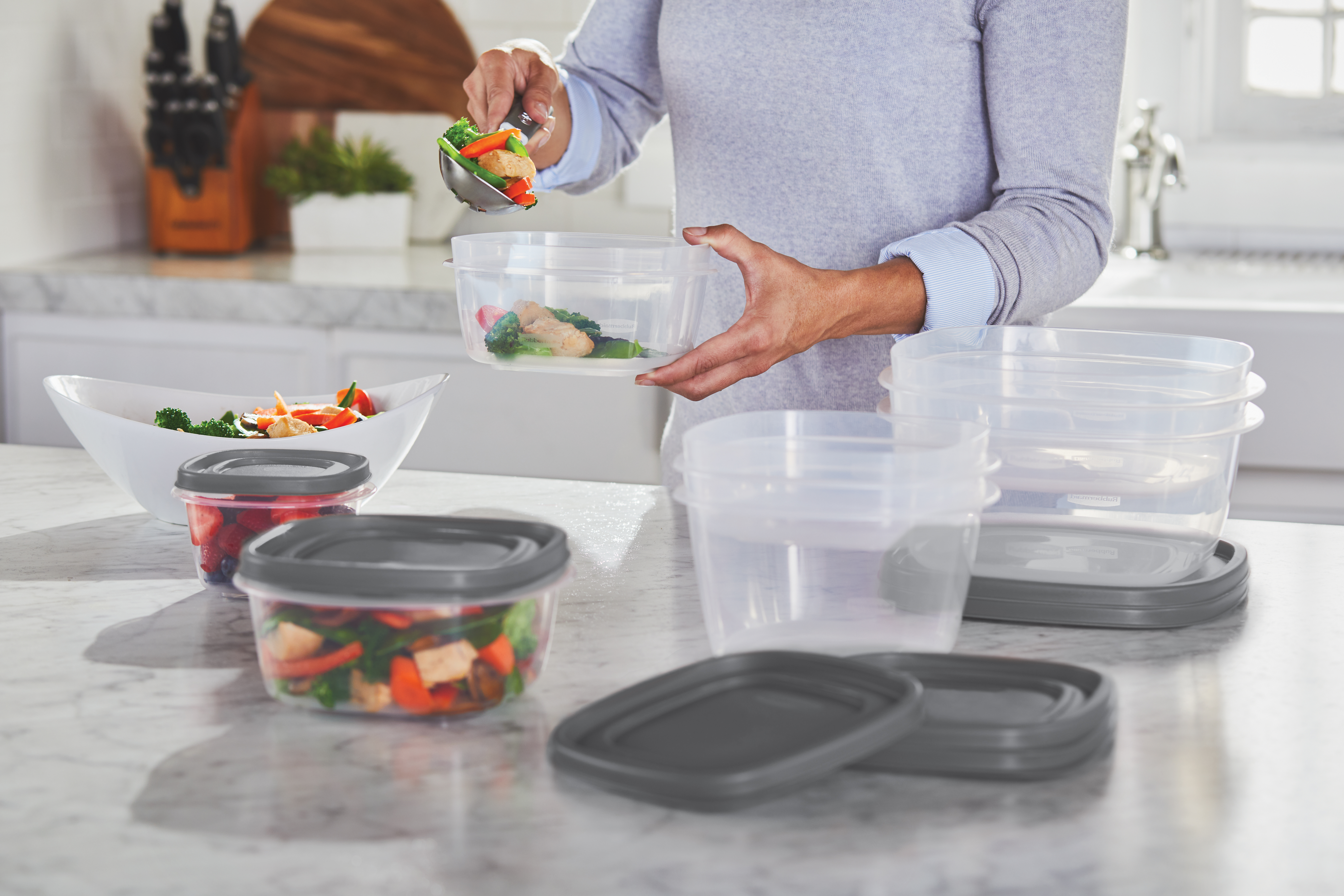 アムウェイ_ストレージウェア_Rubbermaid Rubbermaid Canister, Modular, 10 Cups Same-Day Delivery or