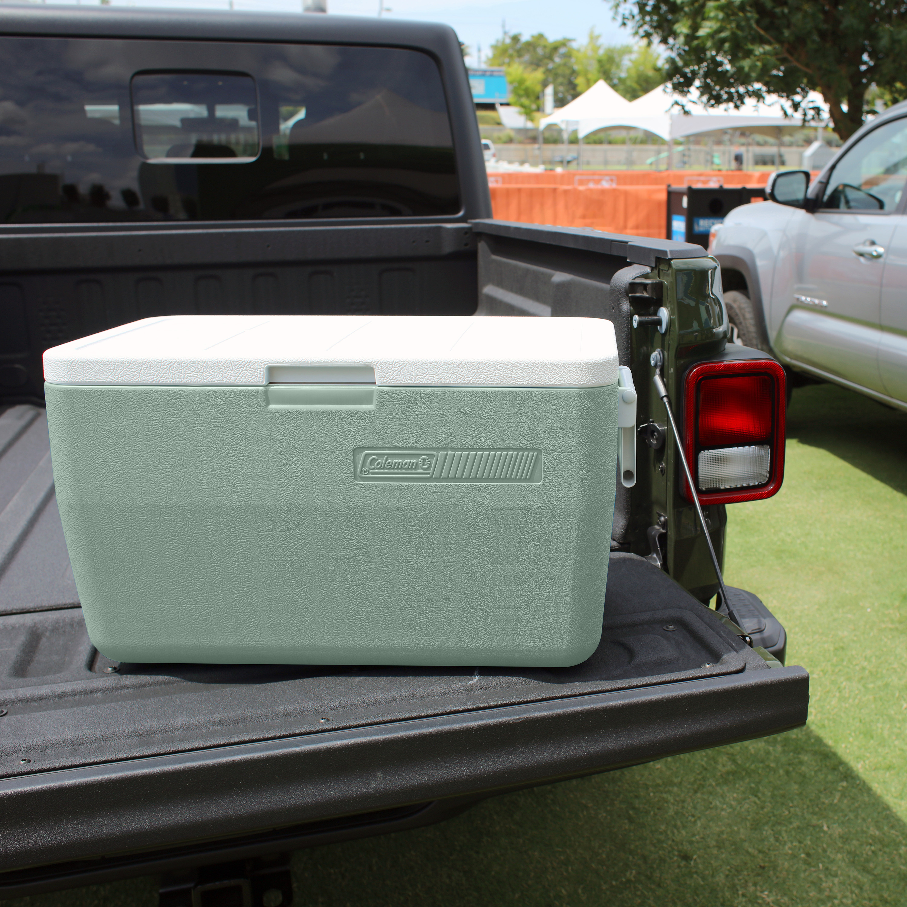 Coleman Chiller 48-Quart Hard Cooler, 45.4-Litre Portable Beach