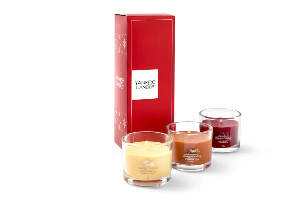 Coffret Cadeau Yankee Candle Noël 2025 - 3 Mini Bougies Votives : Sauge Argentée & Pin, Cookie De Noël, Cannelle Pétillante