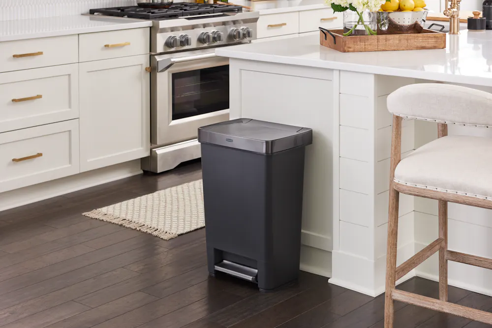Premier® Series III Step-On Trash Can | Rubbermaid