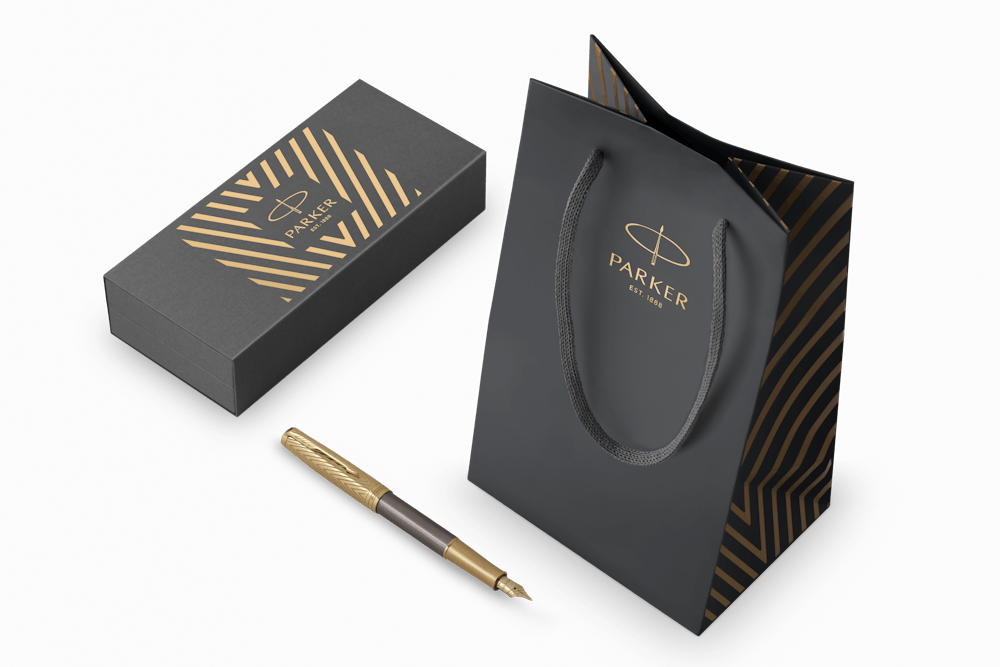 筆記具 The Parker Premier Collectio Parker Premier Deep Black Gold Trim Fountain Pen | Pen Heaven