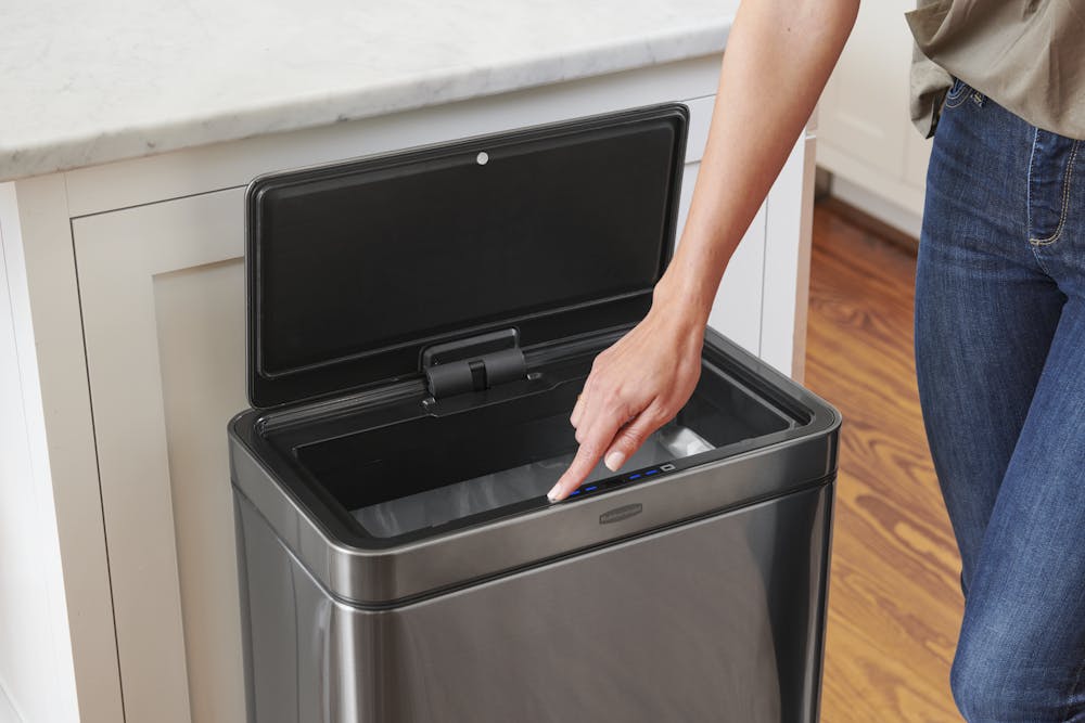 Elite™ Sensor Trash Can Rubbermaid